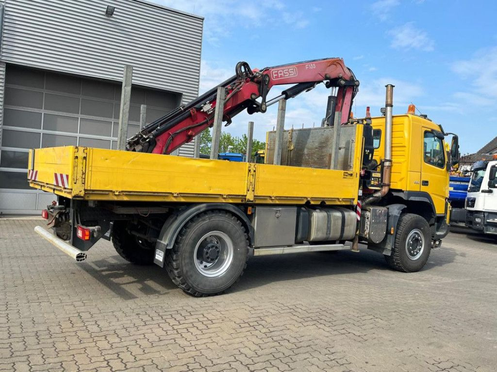 Volvo FM 330 4x4 Pritsche Kran Singelreifen Funkfernbe - Lava-kuorma-auto, Nosturiauto: kuva Volvo FM 330 4x4 Pritsche Kran Singelreifen Funkfernbe - Lava-kuorma-auto, Nosturiauto Volvo FM 330 4x4 Pritsche Kran Singelreifen Funkfernbe - Lava-kuorma-auto, Nosturiauto: kuva Volvo FM 330 4x4 Pritsche Kran Singelreifen Funkfernbe - Lava-kuorma-auto, Nosturiauto