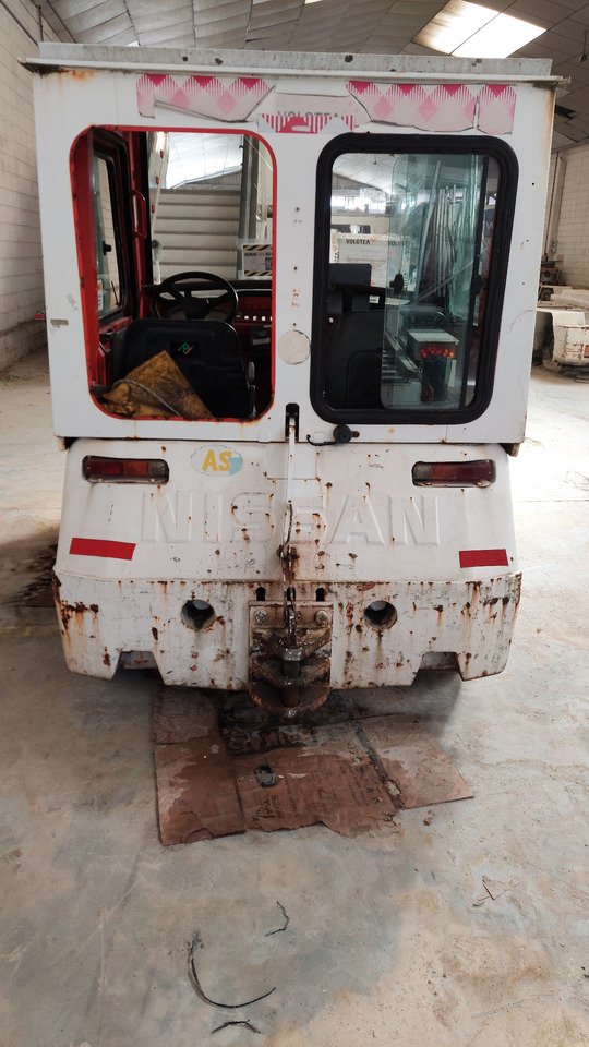 FV02 Nissan Baggage Tractor - Matkatavaratraktori: kuva FV02 Nissan Baggage Tractor - Matkatavaratraktori FV02 Nissan Baggage Tractor - Matkatavaratraktori: kuva FV02 Nissan Baggage Tractor - Matkatavaratraktori