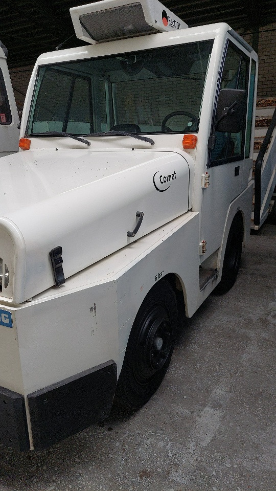 Mulag Comet 4 Baggage Tractor - Matkatavaratraktori: kuva Mulag Comet 4 Baggage Tractor - Matkatavaratraktori Mulag Comet 4 Baggage Tractor - Matkatavaratraktori: kuva Mulag Comet 4 Baggage Tractor - Matkatavaratraktori