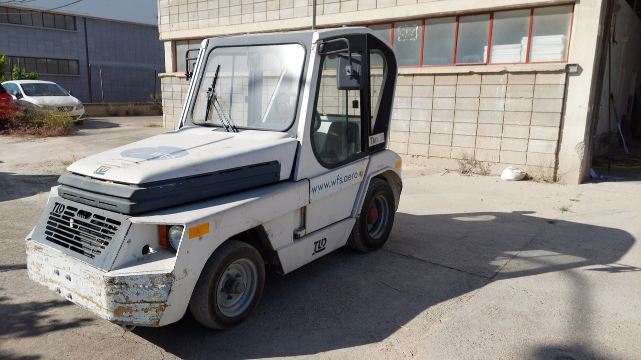 TLD TMX-30 tractor - Matkatavaratraktori: kuva TLD TMX-30 tractor - Matkatavaratraktori TLD TMX-30 tractor - Matkatavaratraktori: kuva TLD TMX-30 tractor - Matkatavaratraktori
