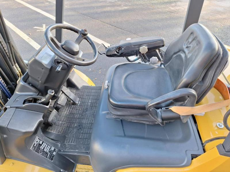 Kaasutrukki Caterpillar GP30NTD: kuva Kaasutrukki Caterpillar GP30NTD