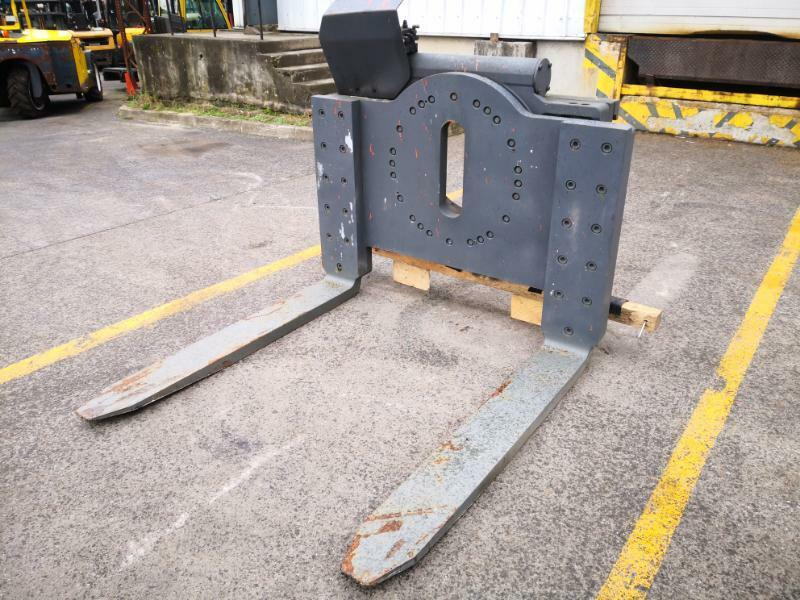 Combilift 360° - Haarukka: kuva Combilift 360° - Haarukka Combilift 360° - Haarukka: kuva Combilift 360° - Haarukka