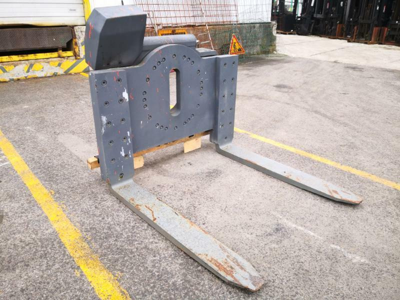 Combilift 360° - Haarukka: kuva Combilift 360° - Haarukka Combilift 360° - Haarukka: kuva Combilift 360° - Haarukka