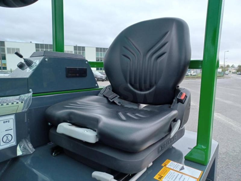 Nelitietrukki Combilift CBE3000: kuva Nelitietrukki Combilift CBE3000