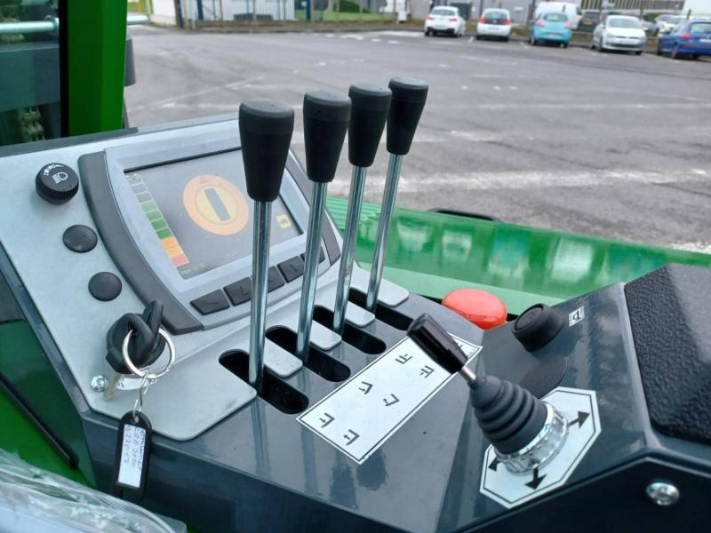 Nelitietrukki Combilift CBE3000: kuva Nelitietrukki Combilift CBE3000