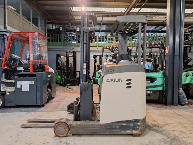 Crown ESR5240-1.4 - Työntömastotrukki: kuva Crown ESR5240-1.4 - Työntömastotrukki Crown ESR5240-1.4 - Työntömastotrukki: kuva Crown ESR5240-1.4 - Työntömastotrukki