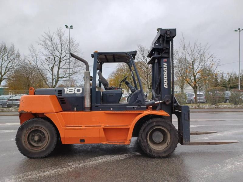 Doosan D1808-S - Dieseltrukki: kuva Doosan D1808-S - Dieseltrukki Doosan D1808-S - Dieseltrukki: kuva Doosan D1808-S - Dieseltrukki