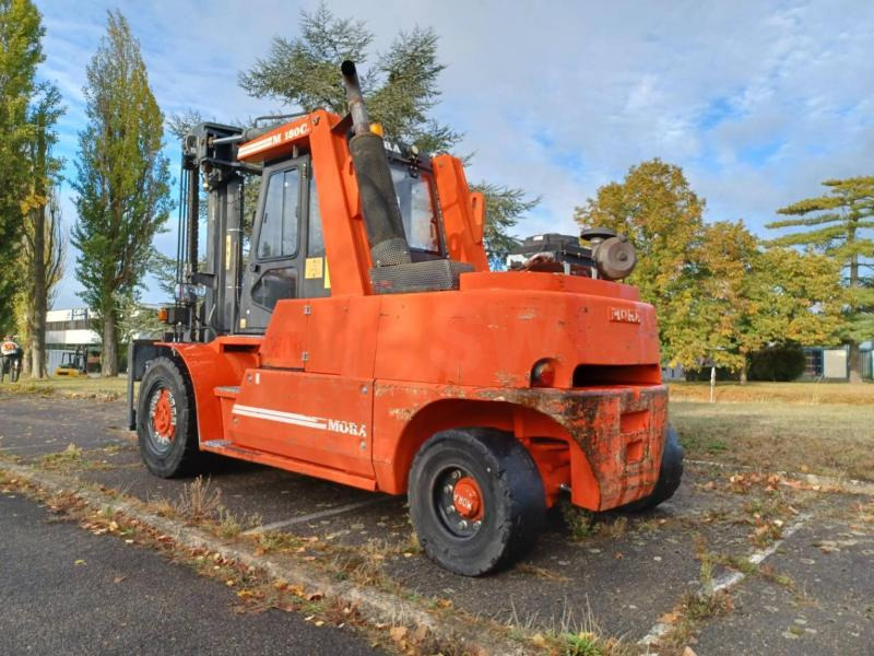 Mora M180C - Dieseltrukki: kuva Mora M180C - Dieseltrukki Mora M180C - Dieseltrukki: kuva Mora M180C - Dieseltrukki