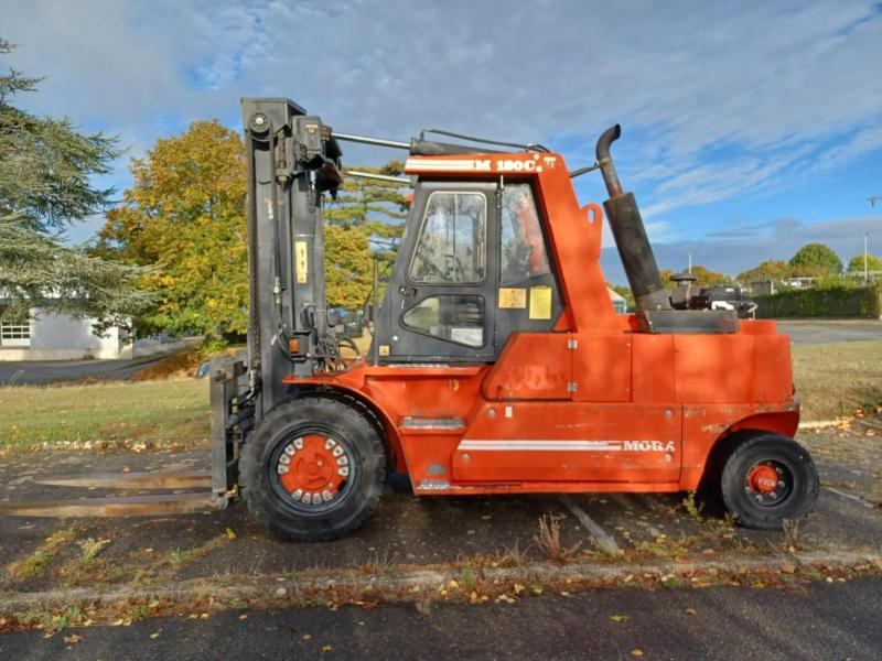 Mora M180C - Dieseltrukki: kuva Mora M180C - Dieseltrukki Mora M180C - Dieseltrukki: kuva Mora M180C - Dieseltrukki