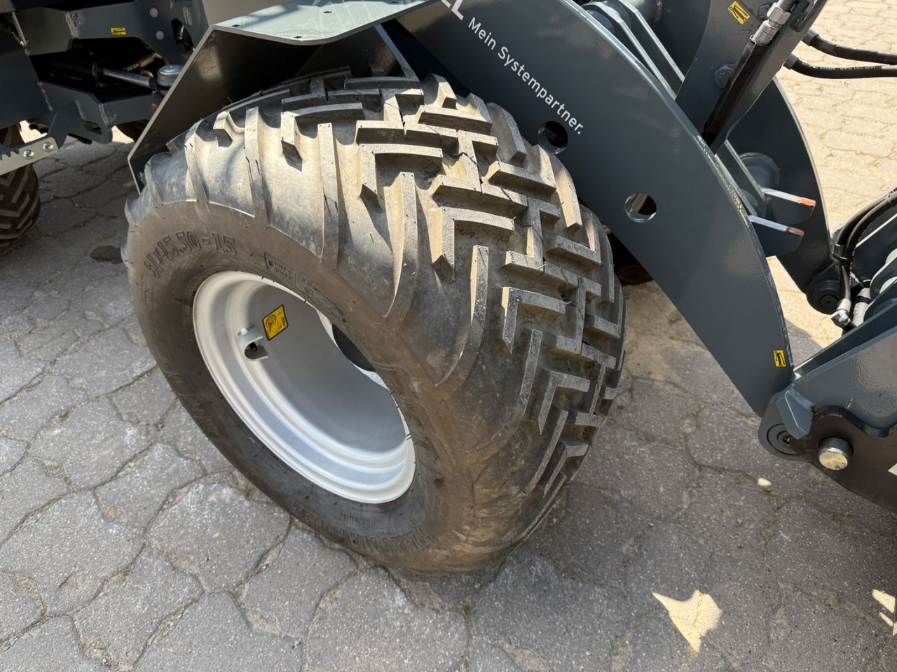 Giant G2500 HD X-TRA, Bj 20, SW, Schaufel, Gabel - Pyöräkuormaaja: kuva Giant G2500 HD X-TRA, Bj 20, SW, Schaufel, Gabel - Pyöräkuormaaja Giant G2500 HD X-TRA, Bj 20, SW, Schaufel, Gabel - Pyöräkuormaaja: kuva Giant G2500 HD X-TRA, Bj 20, SW, Schaufel, Gabel - Pyöräkuormaaja