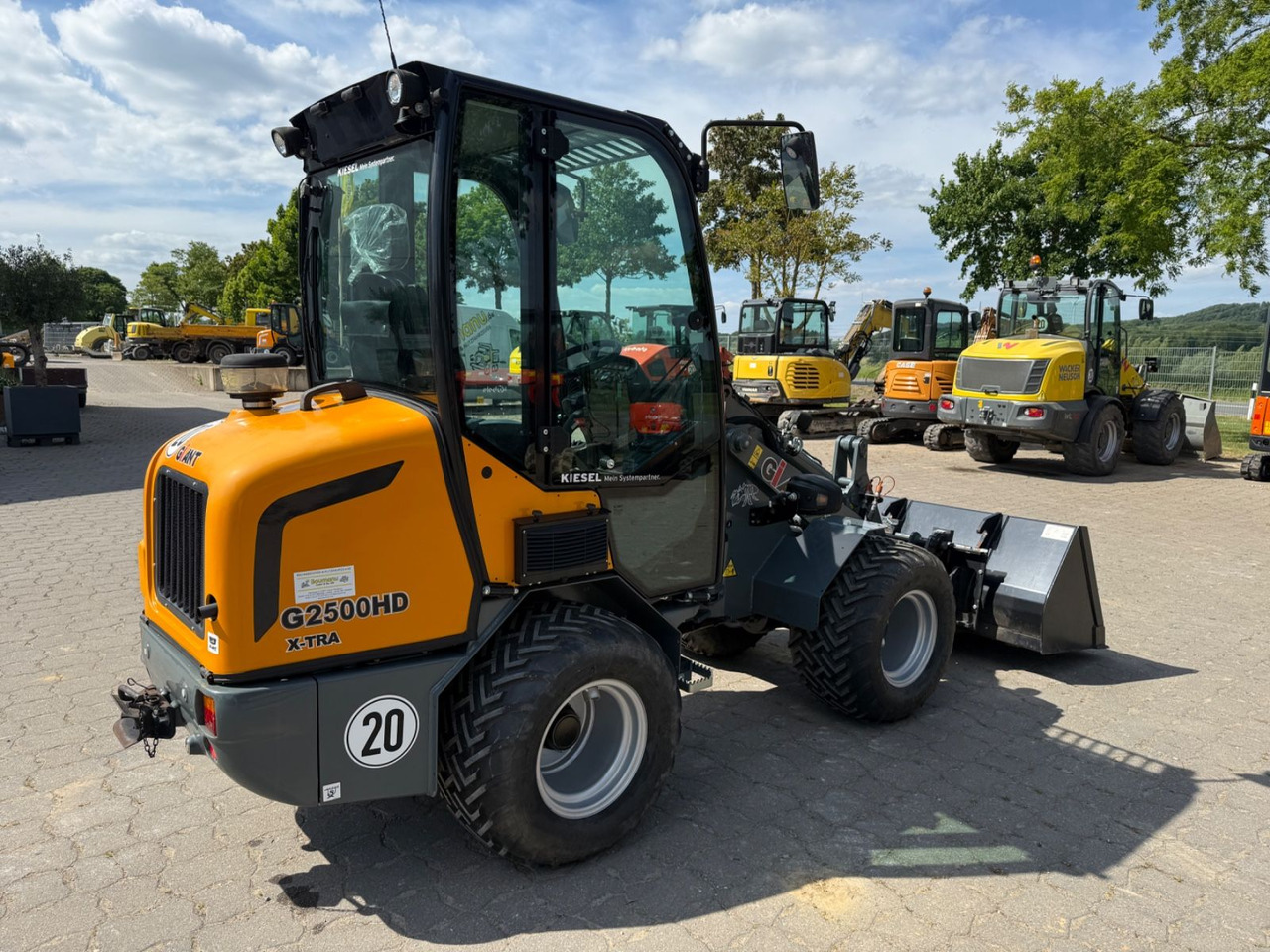 Giant G2500 HD X-TRA, Bj 20, SW, Schaufel, Gabel - Pyöräkuormaaja: kuva Giant G2500 HD X-TRA, Bj 20, SW, Schaufel, Gabel - Pyöräkuormaaja Giant G2500 HD X-TRA, Bj 20, SW, Schaufel, Gabel - Pyöräkuormaaja: kuva Giant G2500 HD X-TRA, Bj 20, SW, Schaufel, Gabel - Pyöräkuormaaja