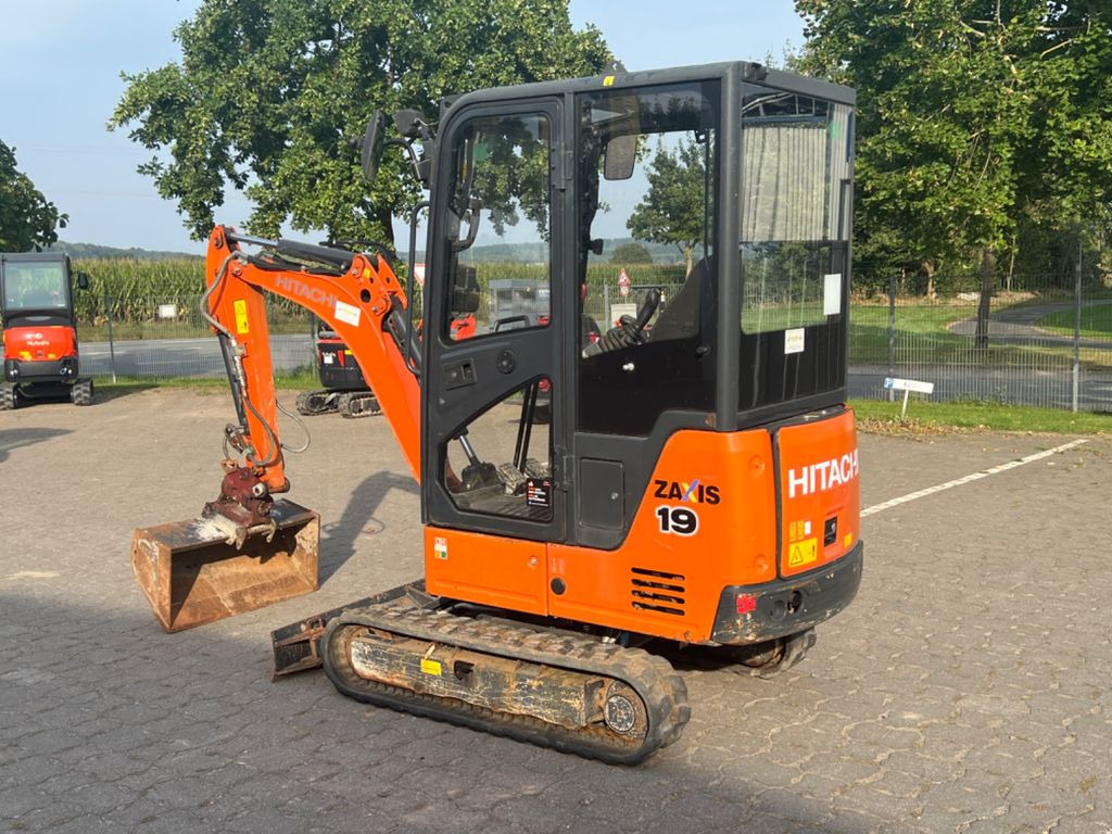 Hitachi ZX 19-5A CR, BJ 17, 1988 BH, Tilt MS01, TL, GL - Minikuormaaja: kuva Hitachi ZX 19-5A CR, BJ 17, 1988 BH, Tilt MS01, TL, GL - Minikuormaaja Hitachi ZX 19-5A CR, BJ 17, 1988 BH, Tilt MS01, TL, GL - Minikuormaaja: kuva Hitachi ZX 19-5A CR, BJ 17, 1988 BH, Tilt MS01, TL, GL - Minikuormaaja