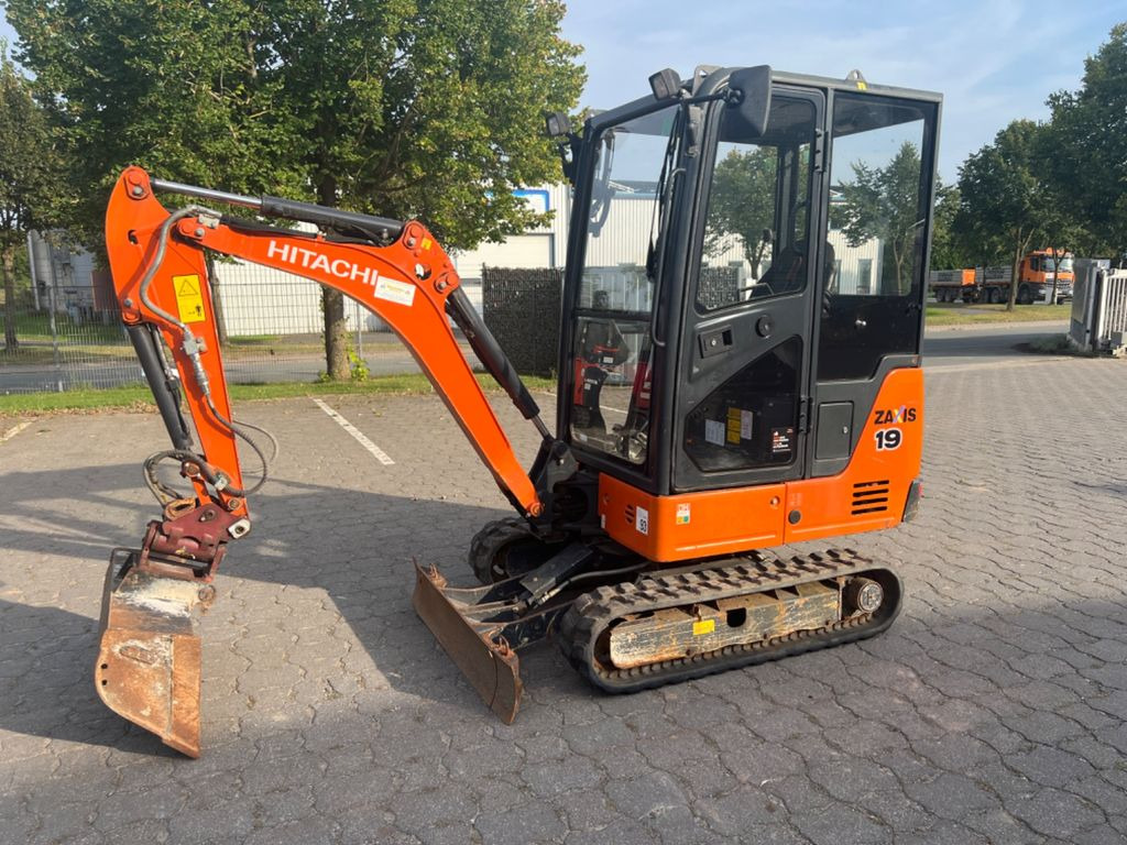 Hitachi ZX 19-5A CR, BJ 17, 1988 BH, Tilt MS01, TL, GL - Minikuormaaja: kuva Hitachi ZX 19-5A CR, BJ 17, 1988 BH, Tilt MS01, TL, GL - Minikuormaaja Hitachi ZX 19-5A CR, BJ 17, 1988 BH, Tilt MS01, TL, GL - Minikuormaaja: kuva Hitachi ZX 19-5A CR, BJ 17, 1988 BH, Tilt MS01, TL, GL - Minikuormaaja