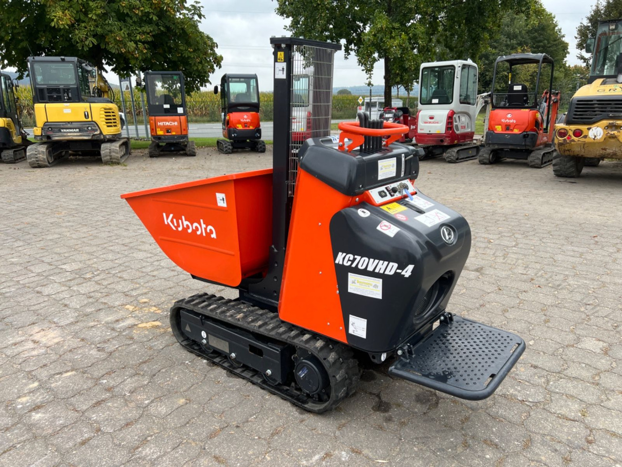 Kubota KC 70, VHD-4, mit Hochentleerung, hydr. Fahrwerk - Teladumpperi: kuva  Kubota KC 70, VHD-4, mit Hochentleerung, hydr. Fahrwerk - Teladumpperi Kubota KC 70, VHD-4, mit Hochentleerung, hydr. Fahrwerk - Teladumpperi: kuva  Kubota KC 70, VHD-4, mit Hochentleerung, hydr. Fahrwerk - Teladumpperi