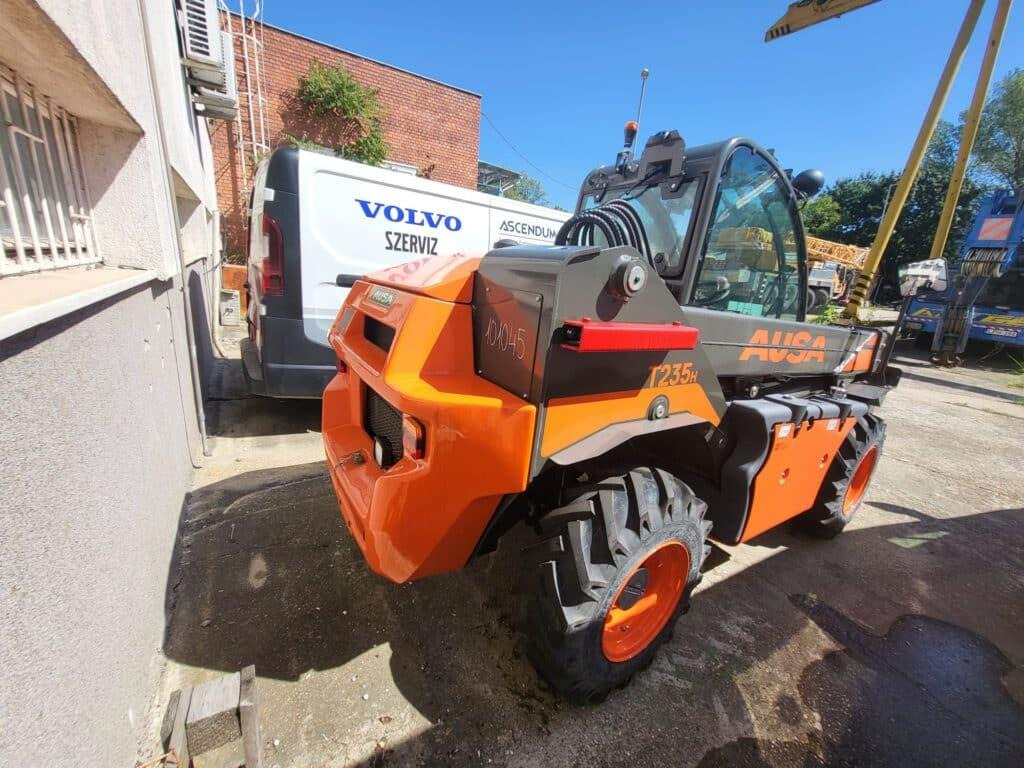 Ausa T235H - Kurottaja: kuva  Ausa T235H - Kurottaja Ausa T235H - Kurottaja: kuva  Ausa T235H - Kurottaja