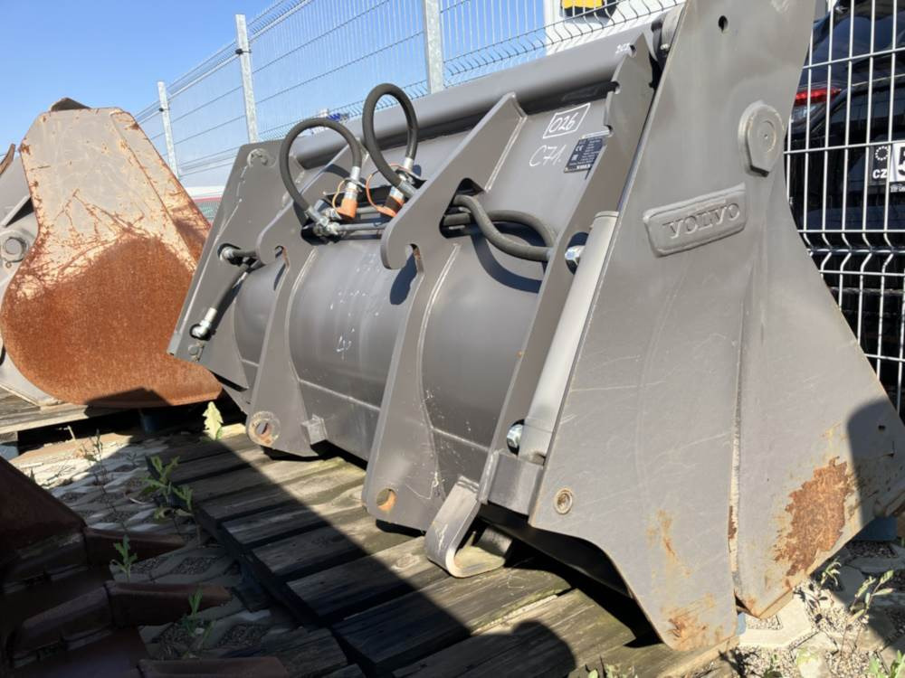 Volvo Klappschaufel mit Messer TPZ - Kauha: kuva Volvo Klappschaufel mit Messer TPZ - Kauha Volvo Klappschaufel mit Messer TPZ - Kauha: kuva Volvo Klappschaufel mit Messer TPZ - Kauha