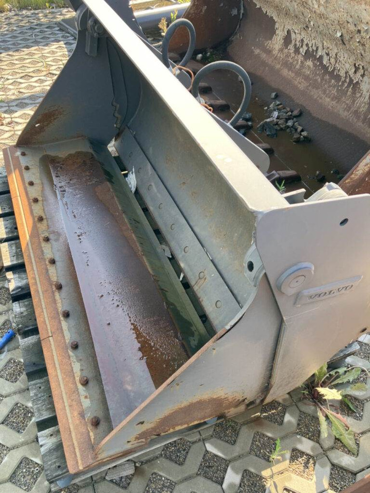 Volvo Klappschaufel mit Messer TPZ - Kauha: kuva Volvo Klappschaufel mit Messer TPZ - Kauha Volvo Klappschaufel mit Messer TPZ - Kauha: kuva Volvo Klappschaufel mit Messer TPZ - Kauha