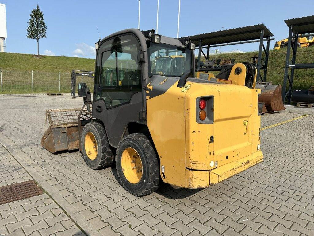 Volvo MC70C - Liukuohjattu kuormaaja: kuva Volvo MC70C - Liukuohjattu kuormaaja Volvo MC70C - Liukuohjattu kuormaaja: kuva Volvo MC70C - Liukuohjattu kuormaaja