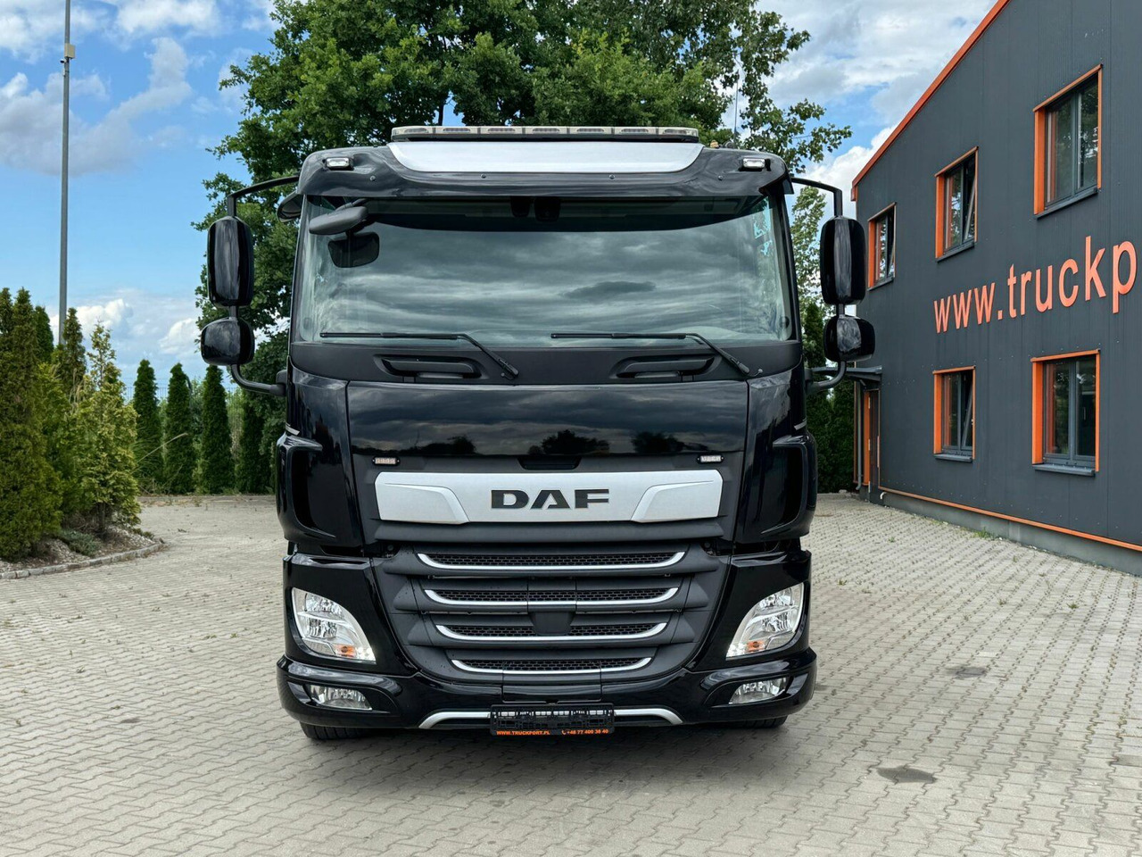 DAF CF 450 FAN 6x2 Pritsche mit Kran HIAB 188 E-6 - Nosturiauto: kuva DAF CF 450 FAN 6x2 Pritsche mit Kran HIAB 188 E-6 - Nosturiauto DAF CF 450 FAN 6x2 Pritsche mit Kran HIAB 188 E-6 - Nosturiauto: kuva DAF CF 450 FAN 6x2 Pritsche mit Kran HIAB 188 E-6 - Nosturiauto