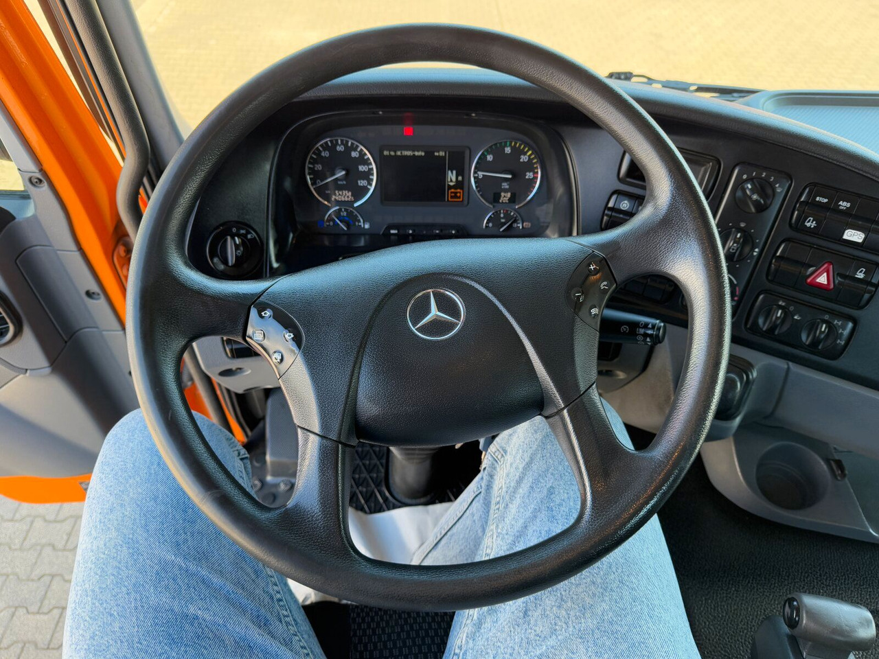 Leasing  Mercedes-Benz ACTROS 2044 4x4 Kipper Kran ATLAS 65.2 A2L Mercedes-Benz ACTROS 2044 4x4 Kipper Kran ATLAS 65.2 A2L: kuva Leasing  Mercedes-Benz ACTROS 2044 4x4 Kipper Kran ATLAS 65.2 A2L Mercedes-Benz ACTROS 2044 4x4 Kipper Kran ATLAS 65.2 A2L