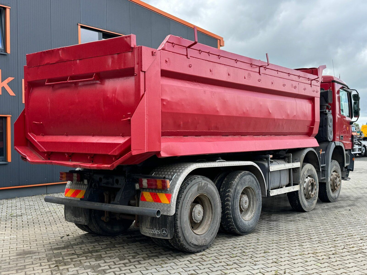 Mercedes-Benz ACTROS 4141 EURO4 8x8 Muldenkipper - Kippiauto kuorma-auto: kuva Mercedes-Benz ACTROS 4141 EURO4 8x8 Muldenkipper - Kippiauto kuorma-auto Mercedes-Benz ACTROS 4141 EURO4 8x8 Muldenkipper - Kippiauto kuorma-auto: kuva Mercedes-Benz ACTROS 4141 EURO4 8x8 Muldenkipper - Kippiauto kuorma-auto