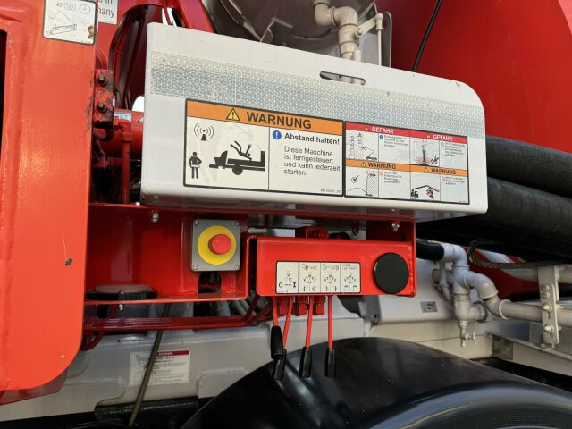 Kuljetuspumppu Mercedes-Benz AROCS 3243 8x4 Euro 6 Pumi Putzmeister TMM 24-3: kuva Kuljetuspumppu Mercedes-Benz AROCS 3243 8x4 Euro 6 Pumi Putzmeister TMM 24-3