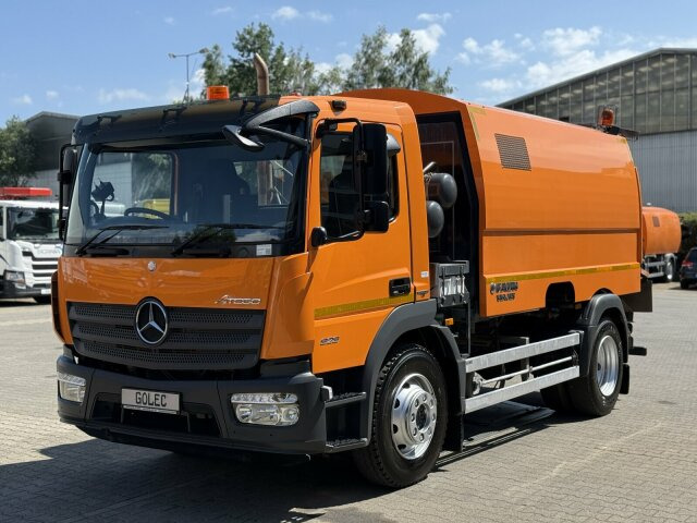 Mercedes-Benz ATEGO 1323 4x2 Kehrmaschine FAUN Viajet 6R/H - Lakaisuauto: kuva Mercedes-Benz ATEGO 1323 4x2 Kehrmaschine FAUN Viajet 6R/H - Lakaisuauto Mercedes-Benz ATEGO 1323 4x2 Kehrmaschine FAUN Viajet 6R/H - Lakaisuauto: kuva Mercedes-Benz ATEGO 1323 4x2 Kehrmaschine FAUN Viajet 6R/H - Lakaisuauto