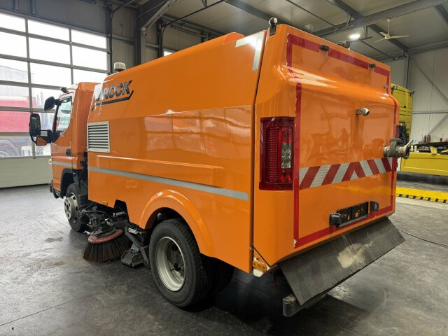 Mitsubishi Canter FUSO Kehrmaschine BROCK SL140 4 m³ - Lakaisuauto: kuva Mitsubishi Canter FUSO Kehrmaschine BROCK SL140 4 m³ - Lakaisuauto Mitsubishi Canter FUSO Kehrmaschine BROCK SL140 4 m³ - Lakaisuauto: kuva Mitsubishi Canter FUSO Kehrmaschine BROCK SL140 4 m³ - Lakaisuauto