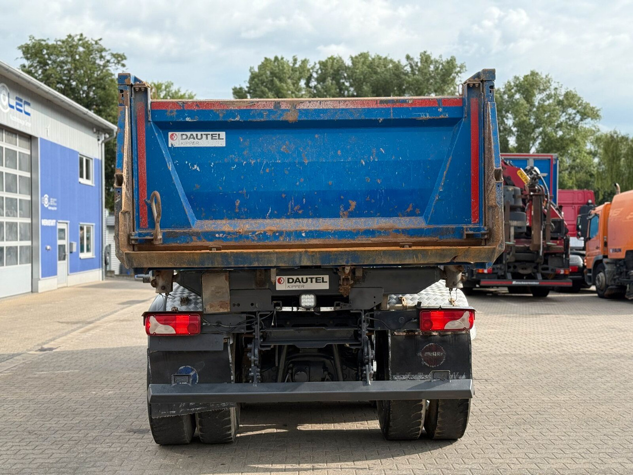 Kippiauto kuorma-auto Scania P 410 8x4 Dreiseitenkipper DAUTEL: kuva Kippiauto kuorma-auto Scania P 410 8x4 Dreiseitenkipper DAUTEL