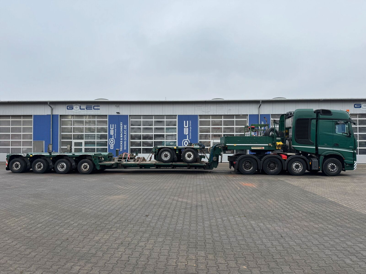 Mercedes-Benz ACTROS 4163 8x4 Schwerlast +Tieflader 4+2 *83 T - Vetopöytäauto: kuva Mercedes-Benz ACTROS 4163 8x4 Schwerlast +Tieflader 4+2 *83 T - Vetopöytäauto Mercedes-Benz ACTROS 4163 8x4 Schwerlast +Tieflader 4+2 *83 T - Vetopöytäauto: kuva Mercedes-Benz ACTROS 4163 8x4 Schwerlast +Tieflader 4+2 *83 T - Vetopöytäauto