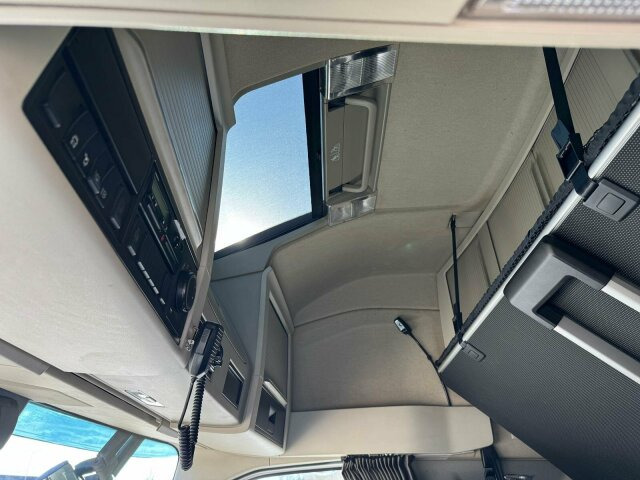 Volvo FH 540 6x2 Abrollkipper MEILLER RK 26.67 - Koukkulava kuorma-auto: kuva Volvo FH 540 6x2 Abrollkipper MEILLER RK 26.67 - Koukkulava kuorma-auto Volvo FH 540 6x2 Abrollkipper MEILLER RK 26.67 - Koukkulava kuorma-auto: kuva Volvo FH 540 6x2 Abrollkipper MEILLER RK 26.67 - Koukkulava kuorma-auto