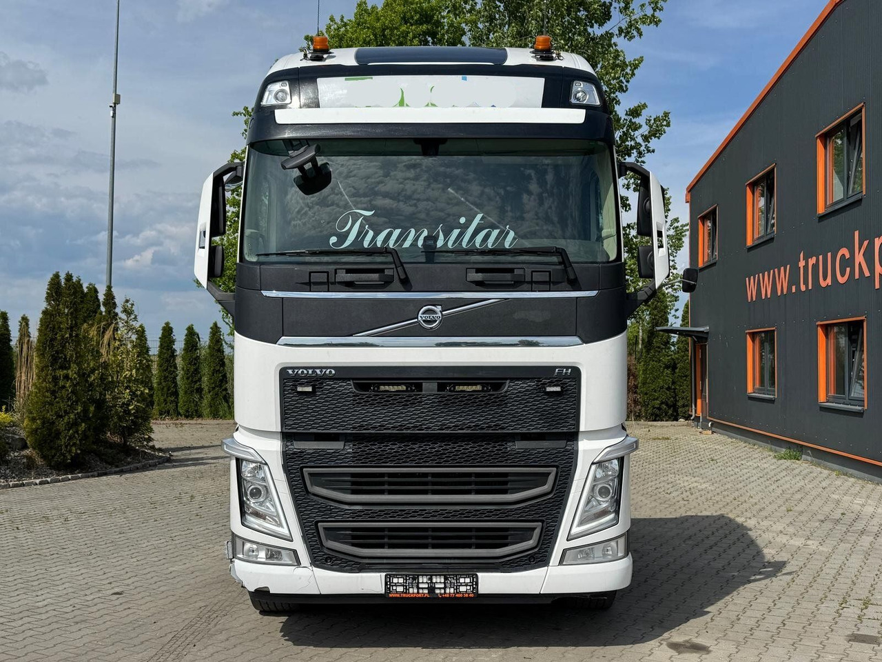 Volvo FH 540 8x4 Abrollkipper MEILLER RK 26.67 - Koukkulava kuorma-auto: kuva Volvo FH 540 8x4 Abrollkipper MEILLER RK 26.67 - Koukkulava kuorma-auto Volvo FH 540 8x4 Abrollkipper MEILLER RK 26.67 - Koukkulava kuorma-auto: kuva Volvo FH 540 8x4 Abrollkipper MEILLER RK 26.67 - Koukkulava kuorma-auto
