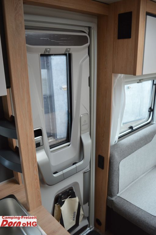 Asuntovaunu Knaus Sport 460 EU Auflastung 1800 kg: kuva Asuntovaunu Knaus Sport 460 EU Auflastung 1800 kg