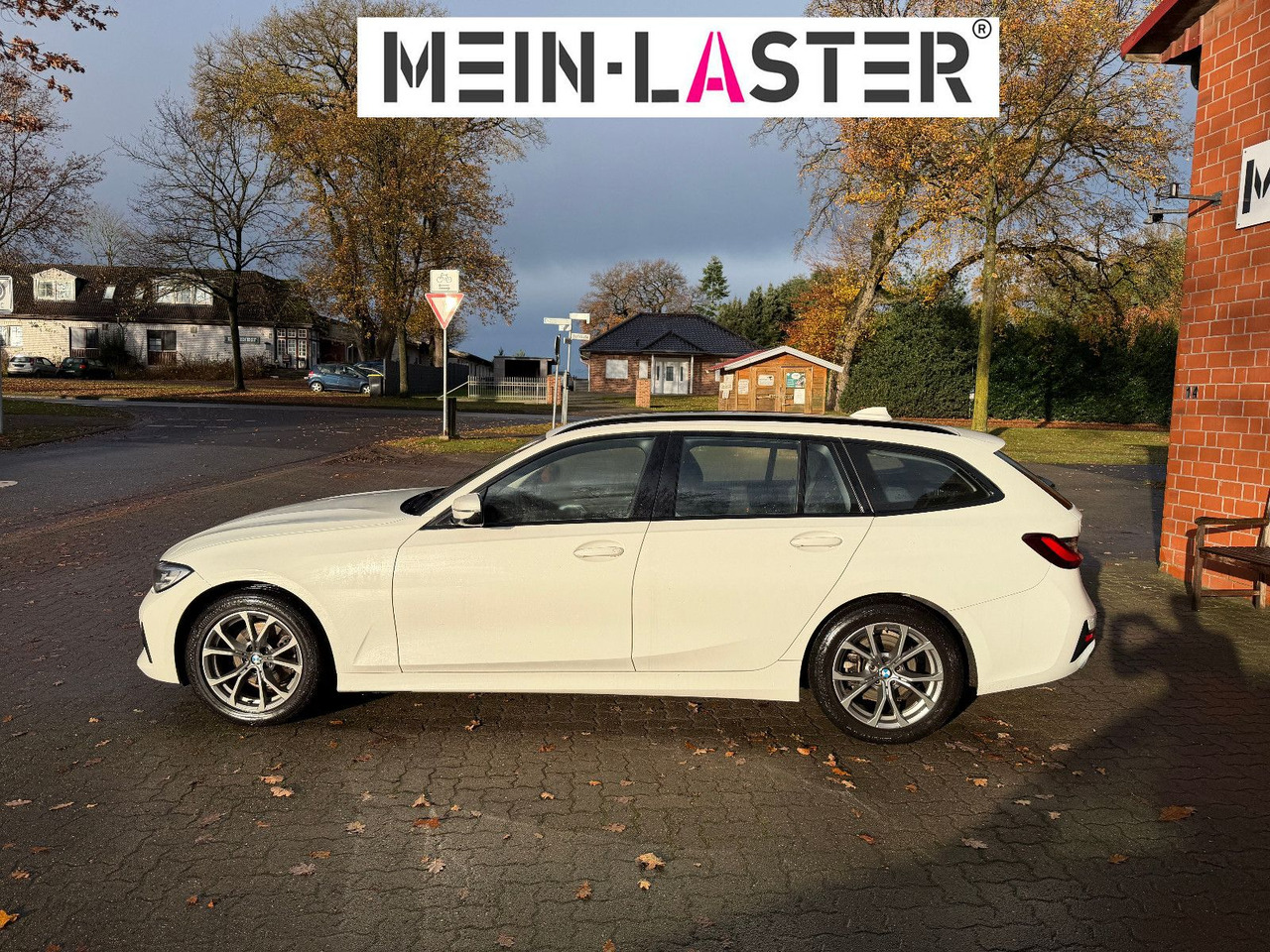 BMW 320 d xDrive touring Sport Line shadow AHK - Farmari: kuva BMW 320 d xDrive touring Sport Line shadow AHK - Farmari BMW 320 d xDrive touring Sport Line shadow AHK - Farmari: kuva BMW 320 d xDrive touring Sport Line shadow AHK - Farmari