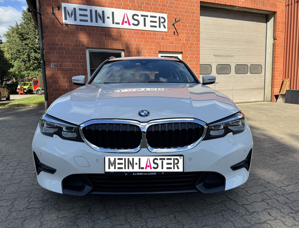 BMW 320 d xDrive touring Sport Line shadow AHK - Farmari: kuva BMW 320 d xDrive touring Sport Line shadow AHK - Farmari BMW 320 d xDrive touring Sport Line shadow AHK - Farmari: kuva BMW 320 d xDrive touring Sport Line shadow AHK - Farmari
