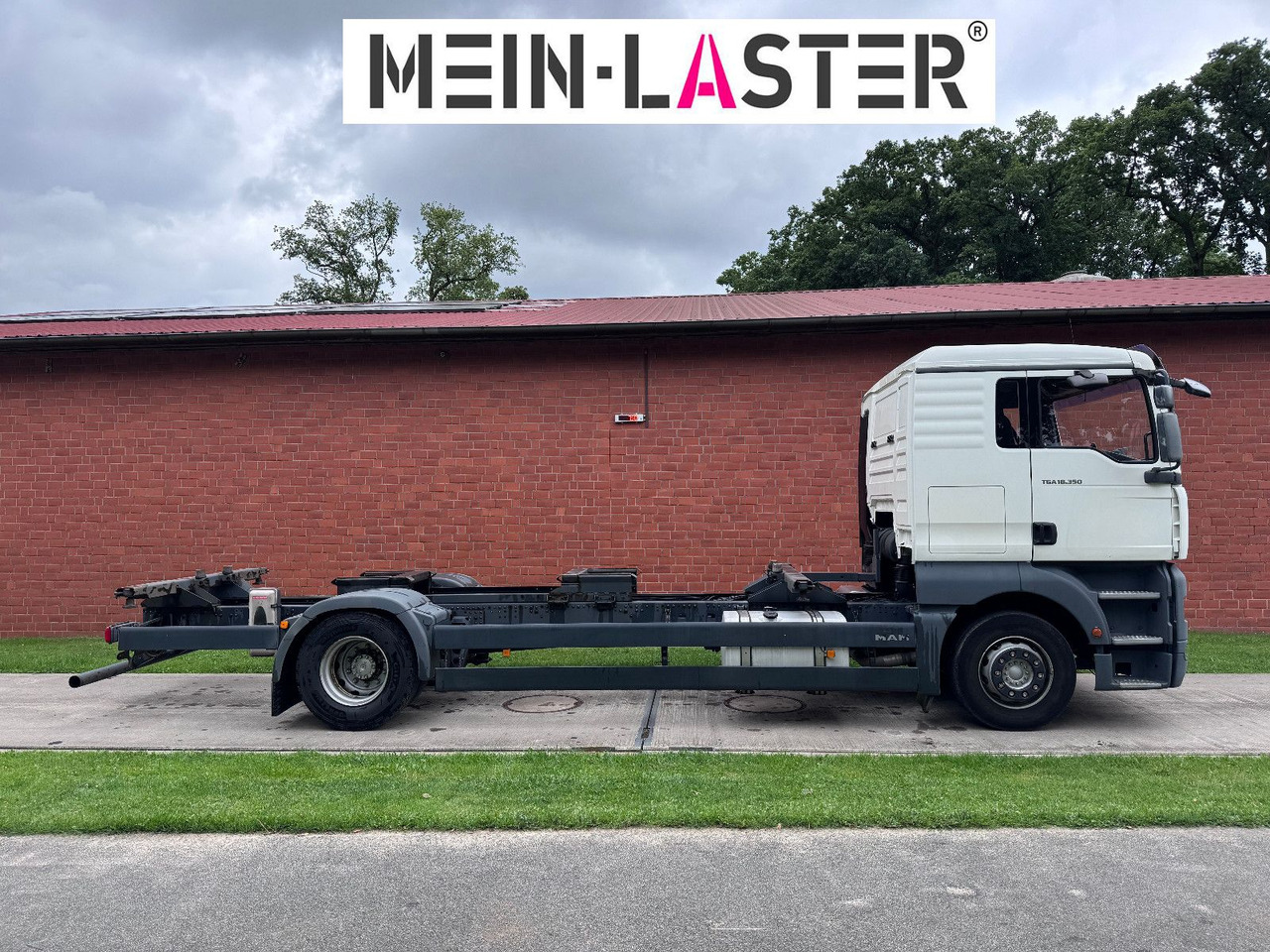 MAN TGA 18.350 BDF 5 Sitzer Klima 209.380 km - Konttialus/ Vaihtokuormatilat kuorma-auto: kuva MAN TGA 18.350 BDF 5 Sitzer Klima 209.380 km - Konttialus/ Vaihtokuormatilat kuorma-auto MAN TGA 18.350 BDF 5 Sitzer Klima 209.380 km - Konttialus/ Vaihtokuormatilat kuorma-auto: kuva MAN TGA 18.350 BDF 5 Sitzer Klima 209.380 km - Konttialus/ Vaihtokuormatilat kuorma-auto
