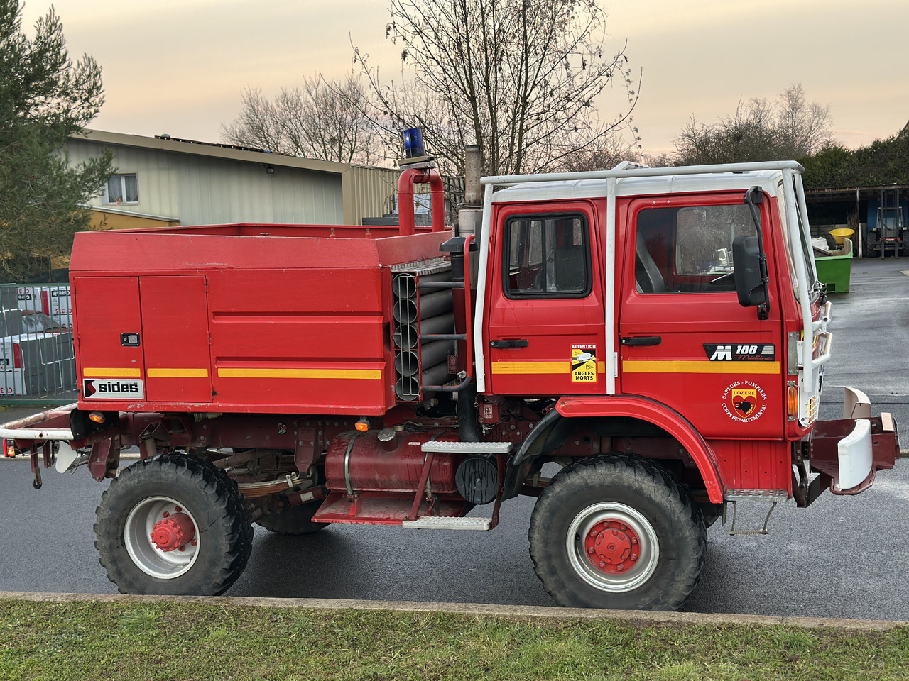 RENAULT M180 - Paloauto: kuva RENAULT M180 - Paloauto RENAULT M180 - Paloauto: kuva RENAULT M180 - Paloauto
