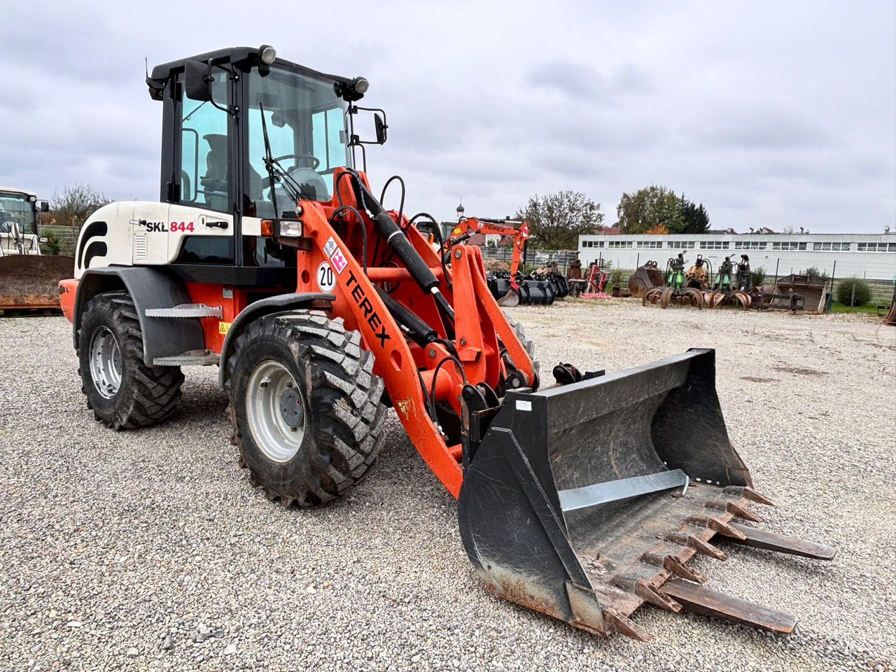 TEREX TL 100 - Pyöräkuormaaja: kuva TEREX TL 100 - Pyöräkuormaaja TEREX TL 100 - Pyöräkuormaaja: kuva TEREX TL 100 - Pyöräkuormaaja