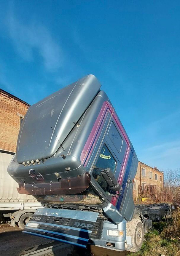 Kuorma-auto alusta DAF 95XF380: kuva Kuorma-auto alusta DAF 95XF380 Kuorma-auto alusta DAF 95XF380: kuva Kuorma-auto alusta DAF 95XF380