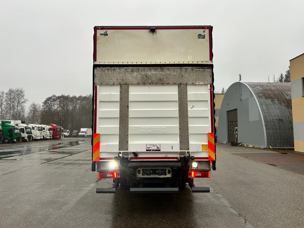 SCANIA P370 - Refrigeraattori kuorma-auto: kuva SCANIA P370 - Refrigeraattori kuorma-auto SCANIA P370 - Refrigeraattori kuorma-auto: kuva SCANIA P370 - Refrigeraattori kuorma-auto