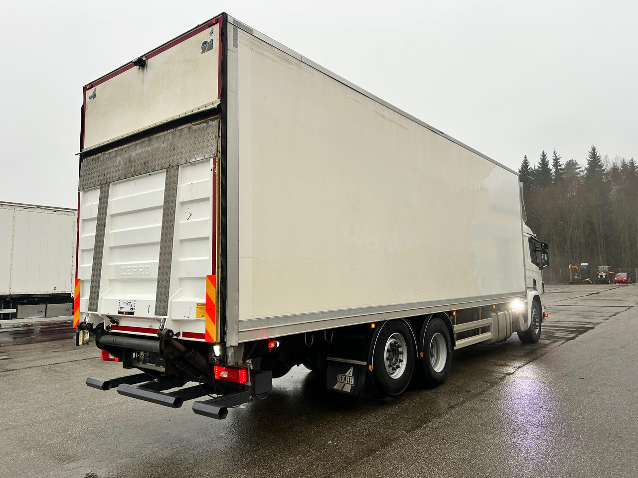 SCANIA P370 - Refrigeraattori kuorma-auto: kuva SCANIA P370 - Refrigeraattori kuorma-auto SCANIA P370 - Refrigeraattori kuorma-auto: kuva SCANIA P370 - Refrigeraattori kuorma-auto