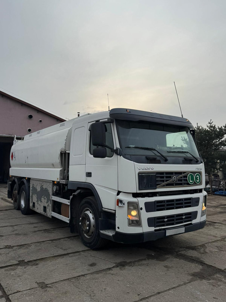 VOLVO FM12.380 - Säiliöauto: kuva VOLVO FM12.380 - Säiliöauto VOLVO FM12.380 - Säiliöauto: kuva VOLVO FM12.380 - Säiliöauto
