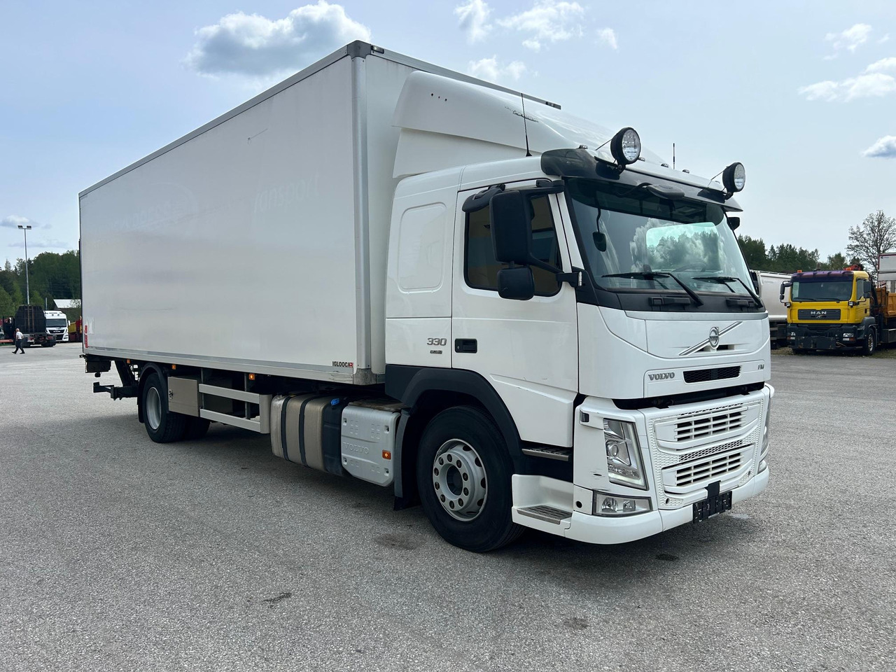 VOLVO FM330 - Refrigeraattori kuorma-auto: kuva VOLVO FM330 - Refrigeraattori kuorma-auto VOLVO FM330 - Refrigeraattori kuorma-auto: kuva VOLVO FM330 - Refrigeraattori kuorma-auto