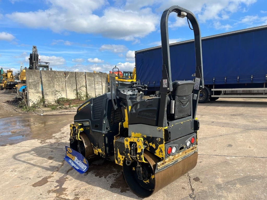 Bomag BW 100 AD M-5 - Tiejyrä: kuva Bomag BW 100 AD M-5 - Tiejyrä Bomag BW 100 AD M-5 - Tiejyrä: kuva Bomag BW 100 AD M-5 - Tiejyrä