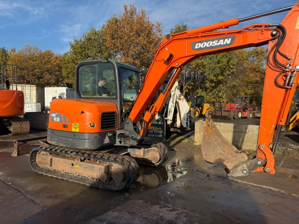 Doosan DX 63-3 - Minikuormaaja: kuva Doosan DX 63-3 - Minikuormaaja Doosan DX 63-3 - Minikuormaaja: kuva Doosan DX 63-3 - Minikuormaaja