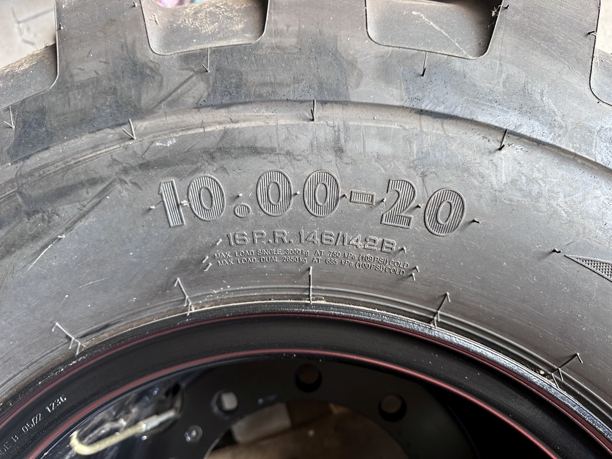 Apollo 10.00 - 20 Apollo Kompletträder - Complet tires - Rengas - Pyöräalustainen kaivinkone: kuva Apollo 10.00 - 20 Apollo Kompletträder - Complet tires - Rengas - Pyöräalustainen kaivinkone Apollo 10.00 - 20 Apollo Kompletträder - Complet tires - Rengas - Pyöräalustainen kaivinkone: kuva Apollo 10.00 - 20 Apollo Kompletträder - Complet tires - Rengas - Pyöräalustainen kaivinkone