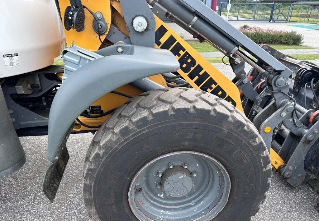 Pyöräkuormaaja Liebherr L 514 Stereo +30 Kmh Klima 3er Kreis Greifschaufel: kuva Pyöräkuormaaja Liebherr L 514 Stereo +30 Kmh Klima 3er Kreis Greifschaufel