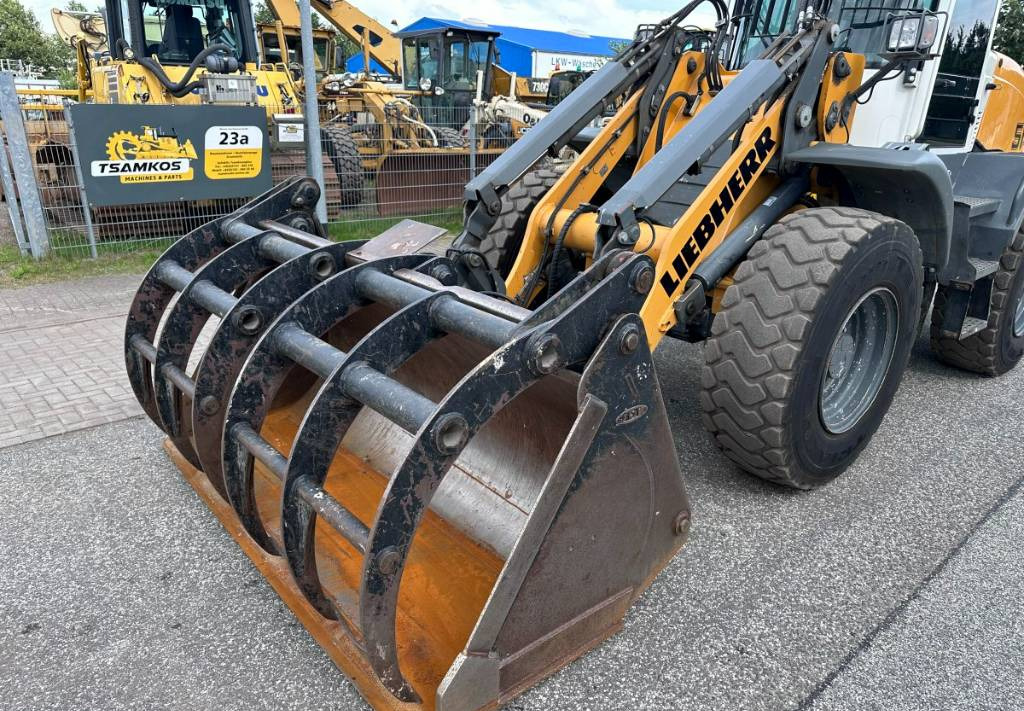 Pyöräkuormaaja Liebherr L 514 Stereo +30 Kmh Klima 3er Kreis Greifschaufel: kuva Pyöräkuormaaja Liebherr L 514 Stereo +30 Kmh Klima 3er Kreis Greifschaufel