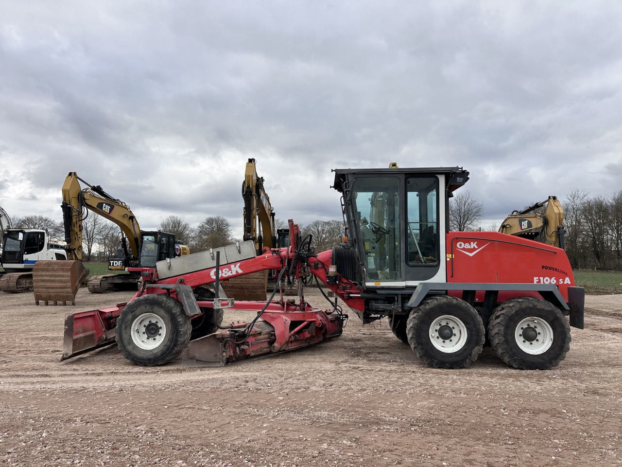NEW HOLLAND F 106.5 - 6x6 Laser Topcon- Klima Cummins 6 Zyl. - Tiehöylä: kuva NEW HOLLAND F 106.5 - 6x6 Laser Topcon- Klima Cummins 6 Zyl. - Tiehöylä NEW HOLLAND F 106.5 - 6x6 Laser Topcon- Klima Cummins 6 Zyl. - Tiehöylä: kuva NEW HOLLAND F 106.5 - 6x6 Laser Topcon- Klima Cummins 6 Zyl. - Tiehöylä