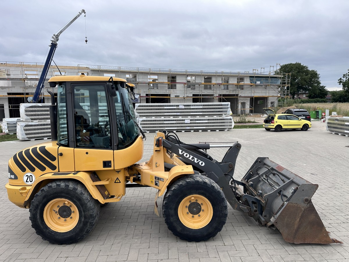 VOLVO L 30 B PRO 3er Kreis Klappschaufel+Palettengabel - Pyöräkuormaaja: kuva VOLVO L 30 B PRO 3er Kreis Klappschaufel+Palettengabel - Pyöräkuormaaja VOLVO L 30 B PRO 3er Kreis Klappschaufel+Palettengabel - Pyöräkuormaaja: kuva VOLVO L 30 B PRO 3er Kreis Klappschaufel+Palettengabel - Pyöräkuormaaja
